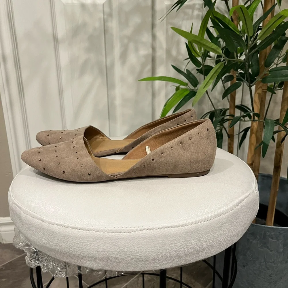 Seychelles brand taupe flat with rhinestone detail - Picture 3 of 16